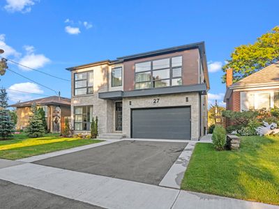 Spacious & Elegant Three Story 6 Bed Townhouse