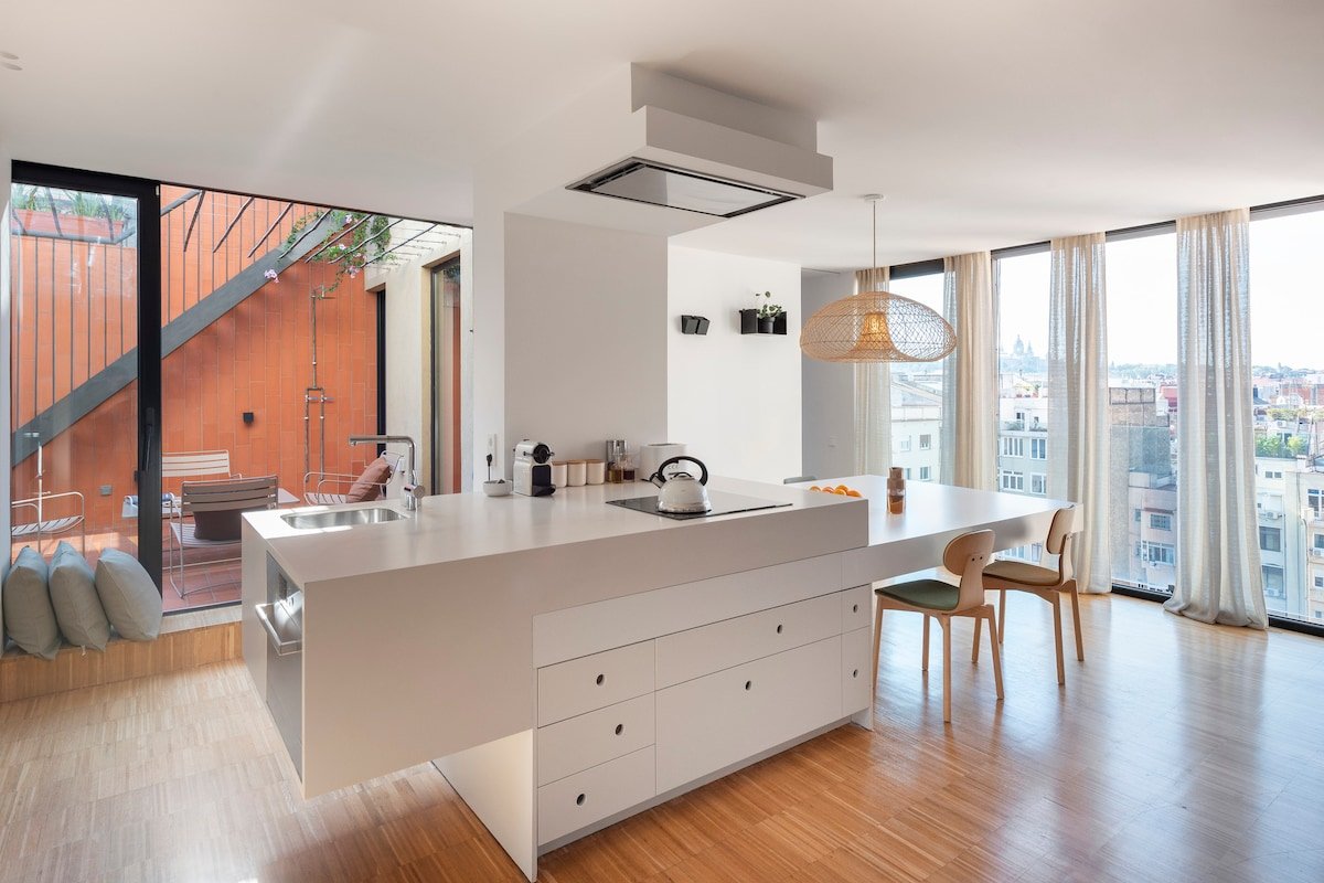 Quirky 2 Bed Penthouse + Terraces gallery image 5