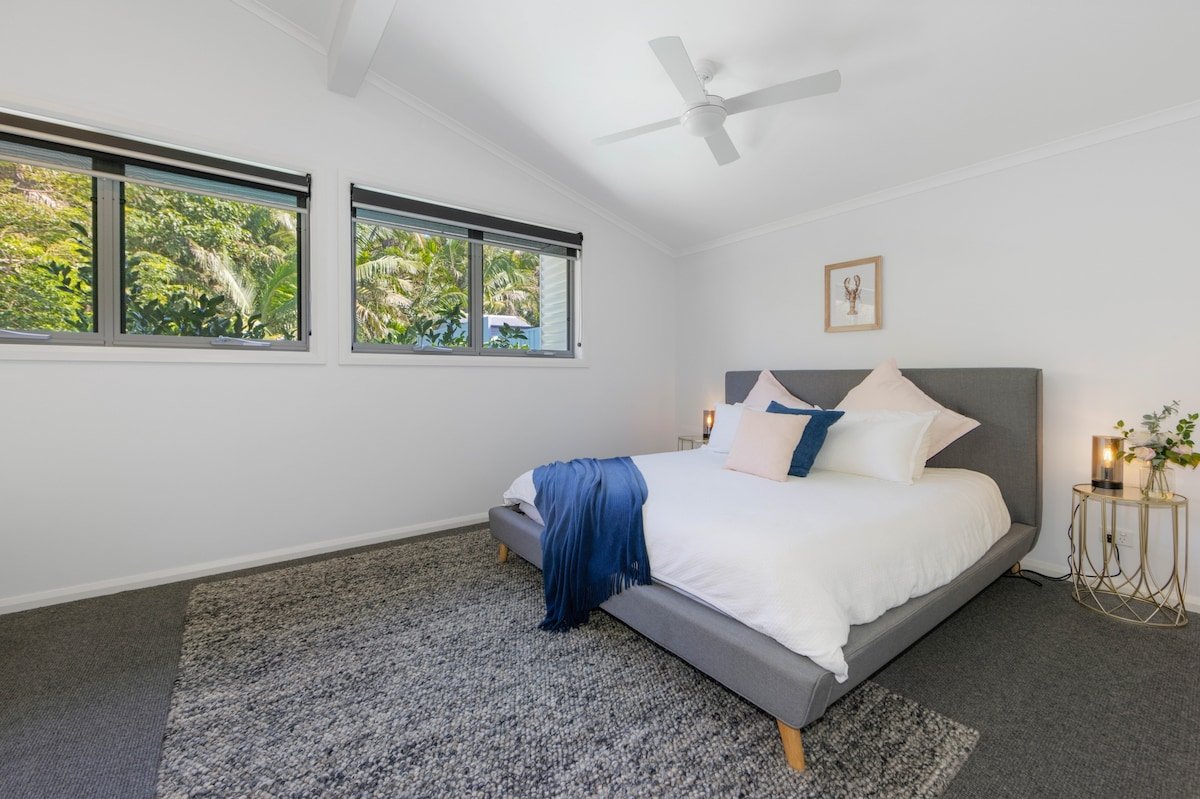 Laze @ Lighthouse – family home with pool gallery image 5