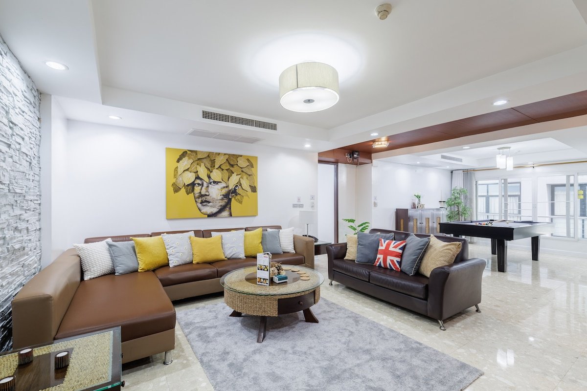 Lux 3BR – Quiet – Pool/Dining – Nana BTS, Serviced gallery image 2