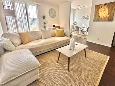 Beverly Deluxe | 2 bed&2 bath| Parking, Gym & Pool