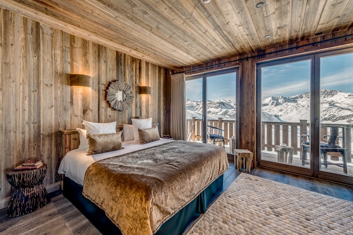 Charvet gallery image 3