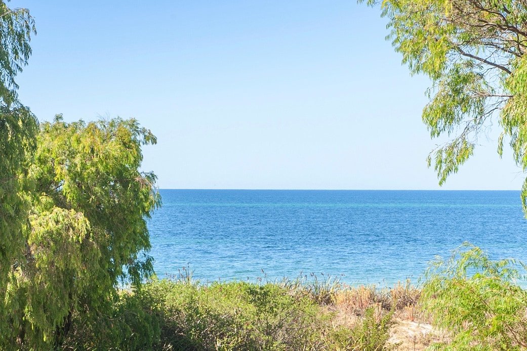 Absolute OCEAN FRONT Apartment – Sleeps 8 gallery image 2