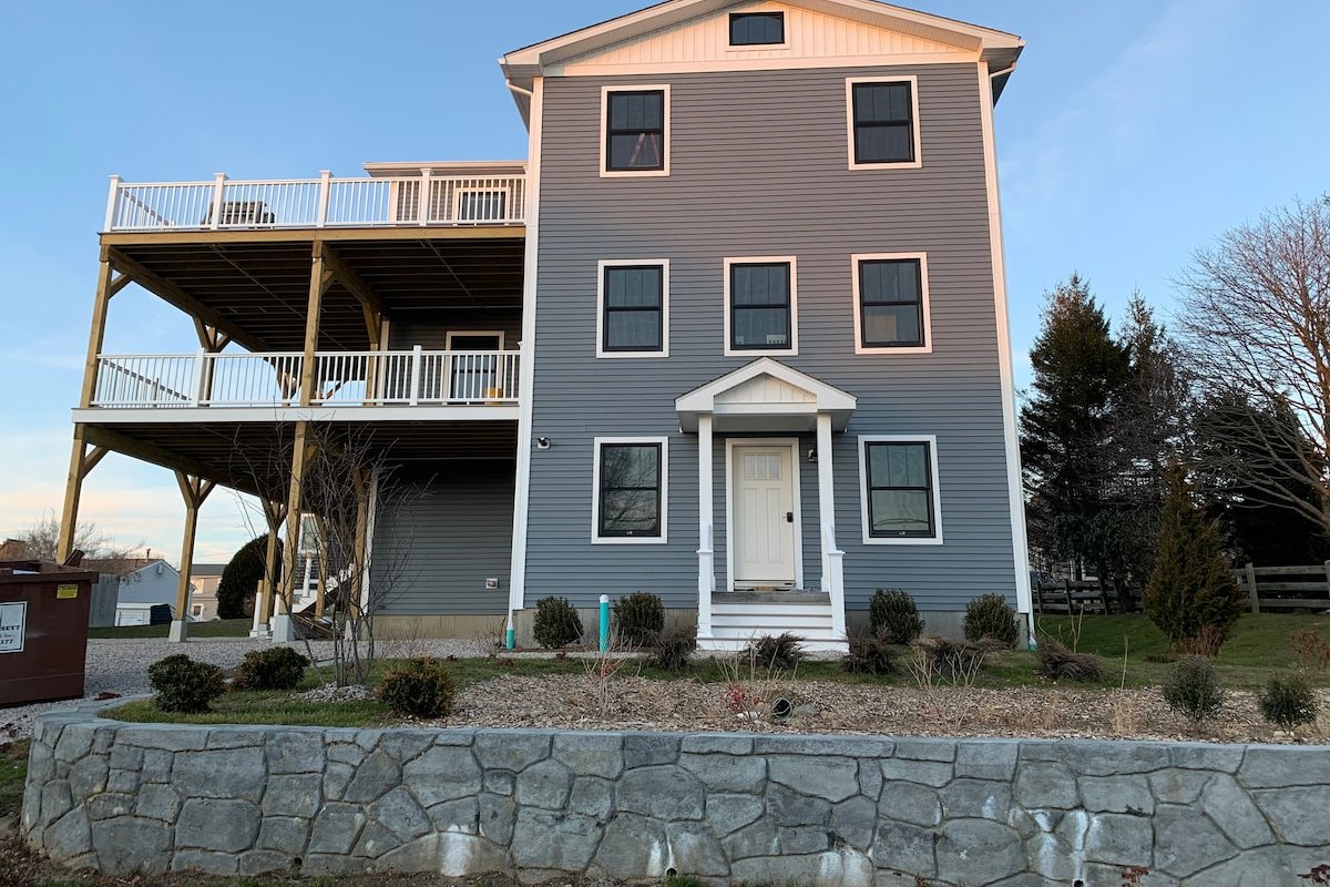 Coastal Paradise Stunning Water View Walk to Beach gallery image 3