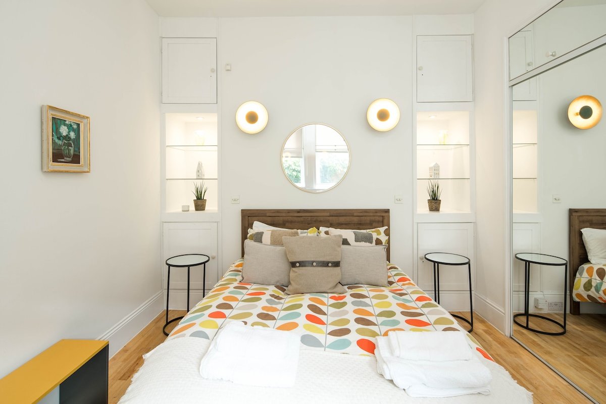 Stylish 2 bed flat on Netherhall Gardens gallery image 3