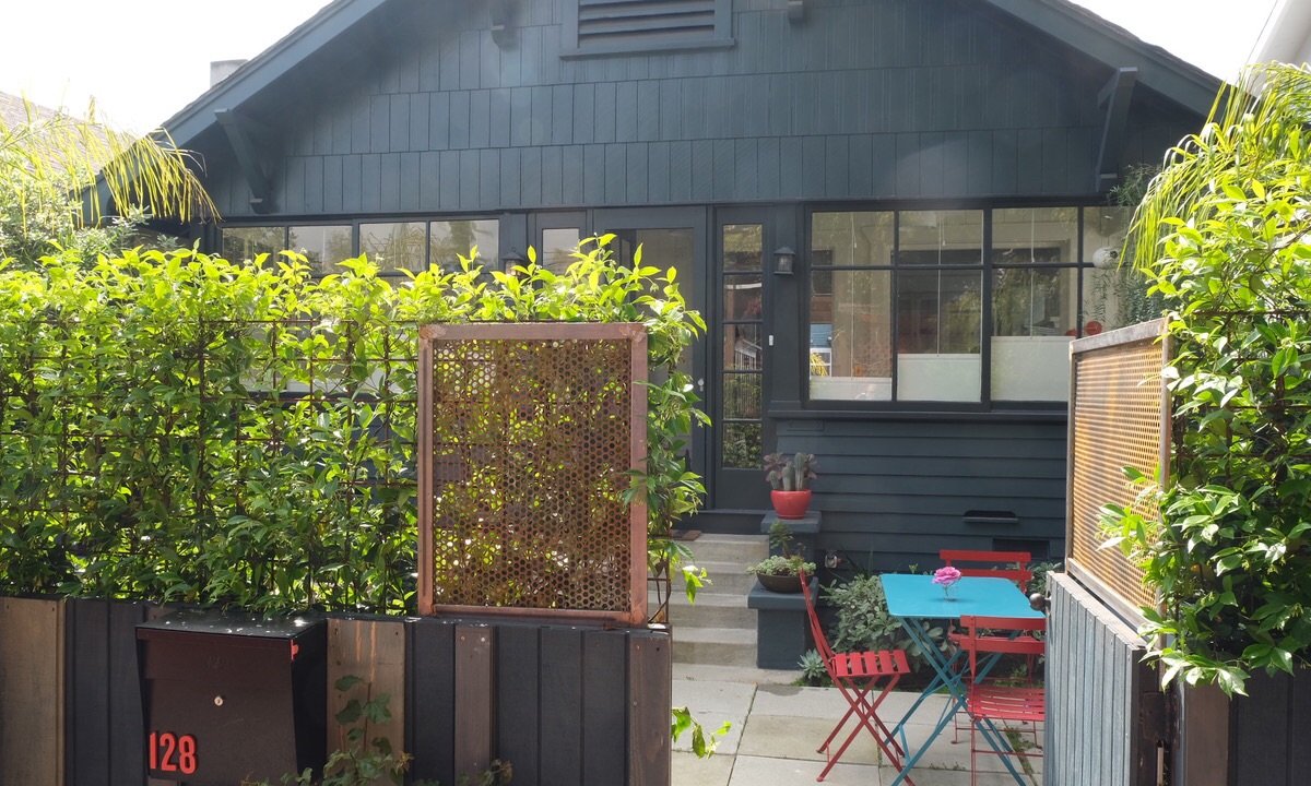 Classic Venice Beach Bungalow~Walk to Beach