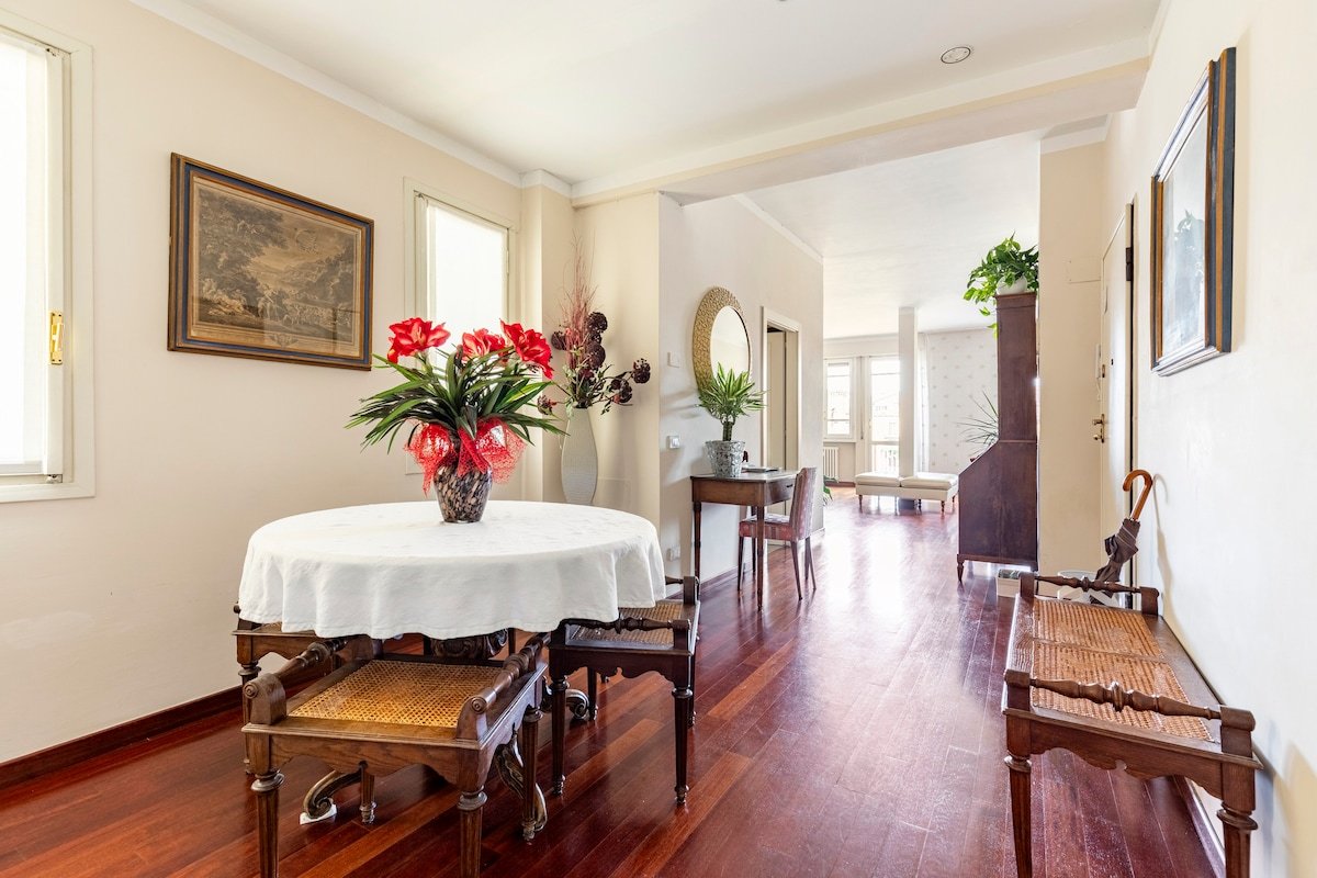 Ponte Vecchio View Luxury Apartment gallery image 5