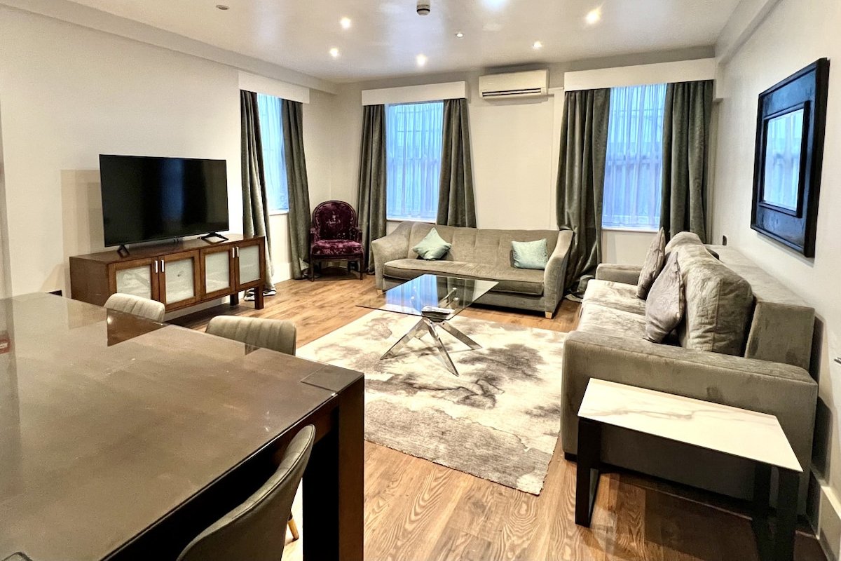 3 Bed/3 Bath Modern Flat, Patio, Sky TV, AC gallery image 4