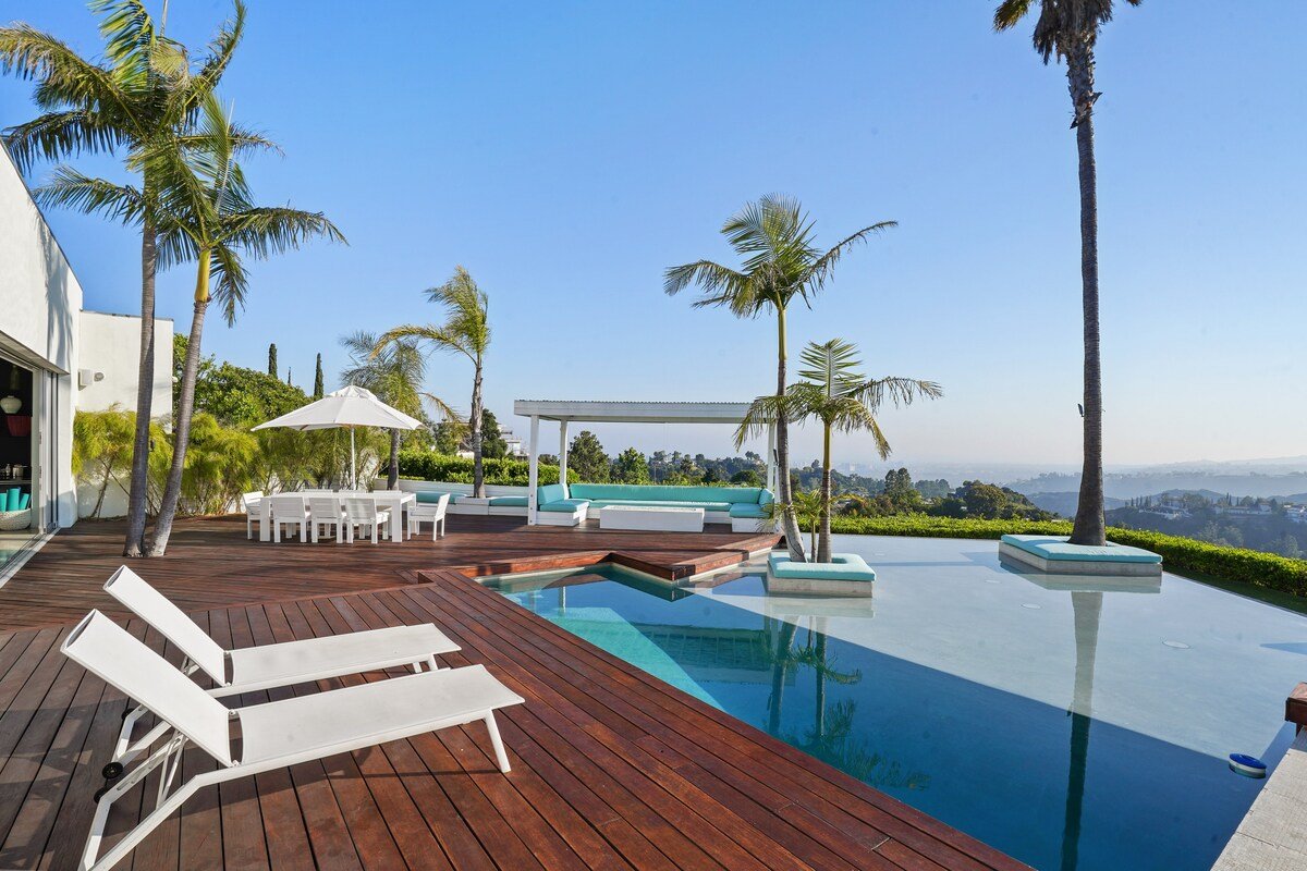 Crest Estate by Stay Awhile Villas gallery image 3