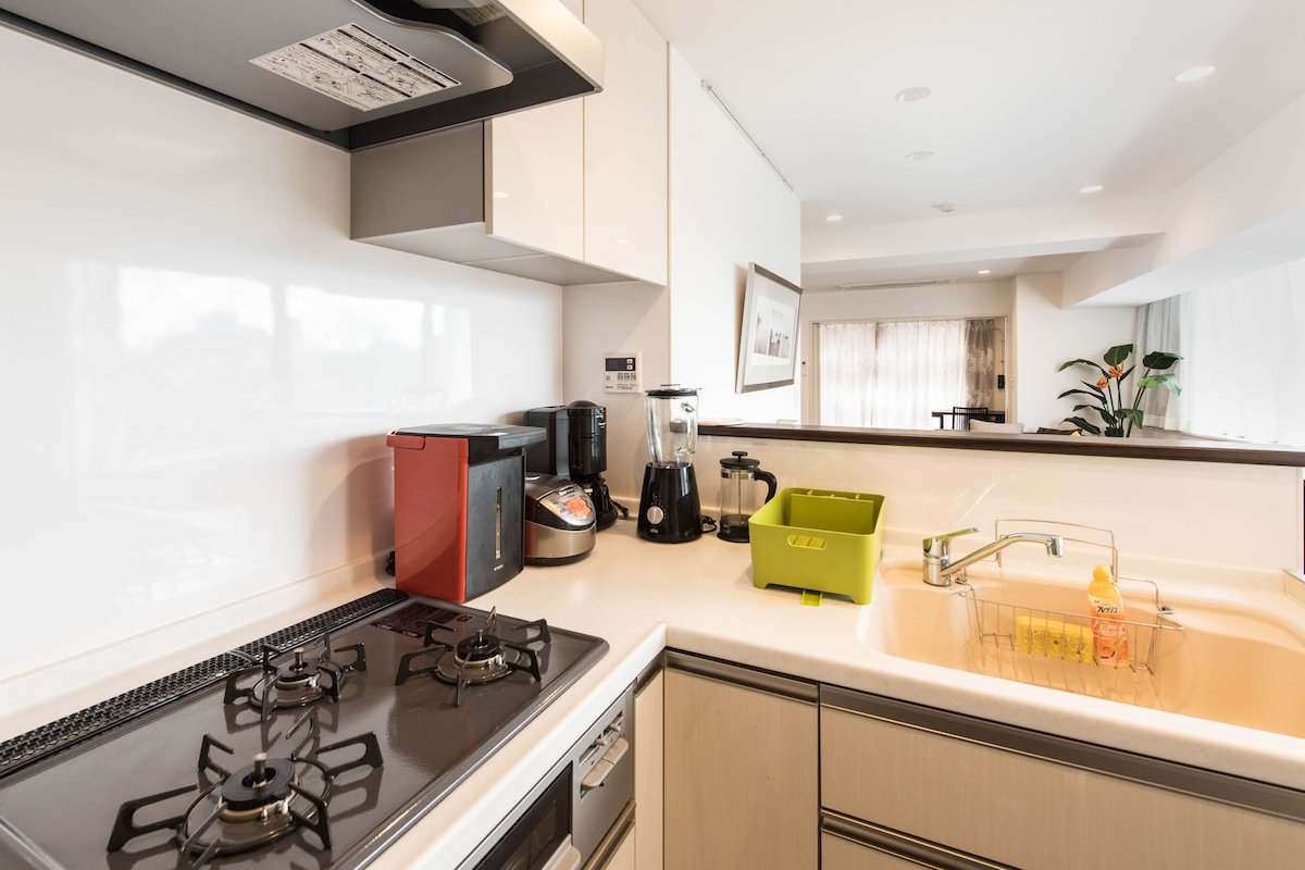 Zen Luxe Retreat: Roomy & Serene 6min to Shinjuku gallery image 3