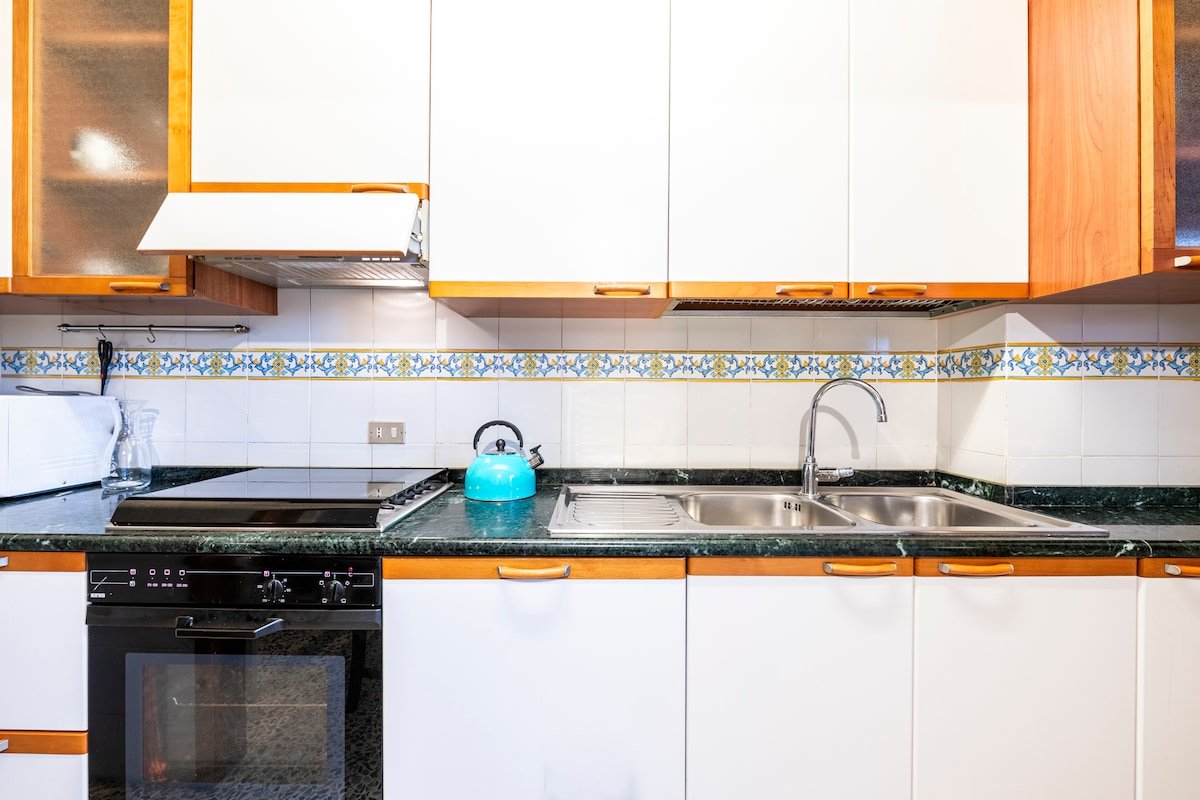 [Stadium] Terrace, 6 Guests, Wifi, A/C gallery image 4