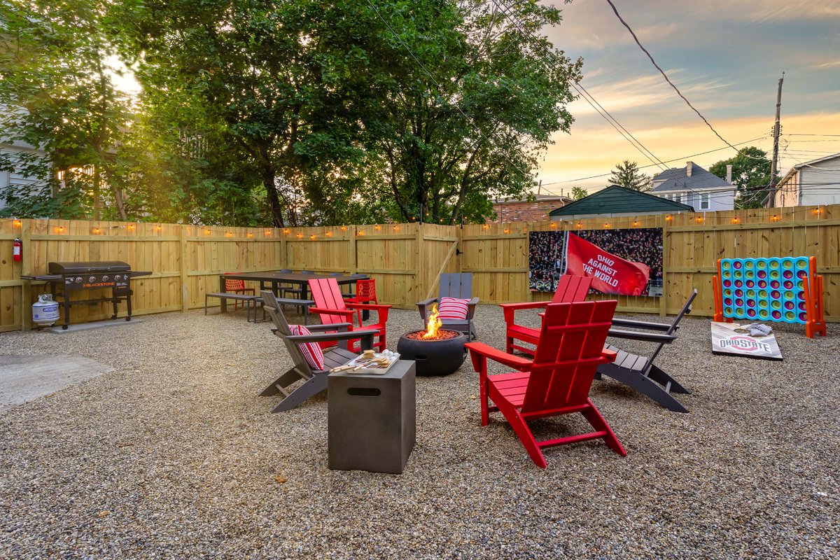 Buckeye Retreat • Sleeps 11 • Game Room • Parking