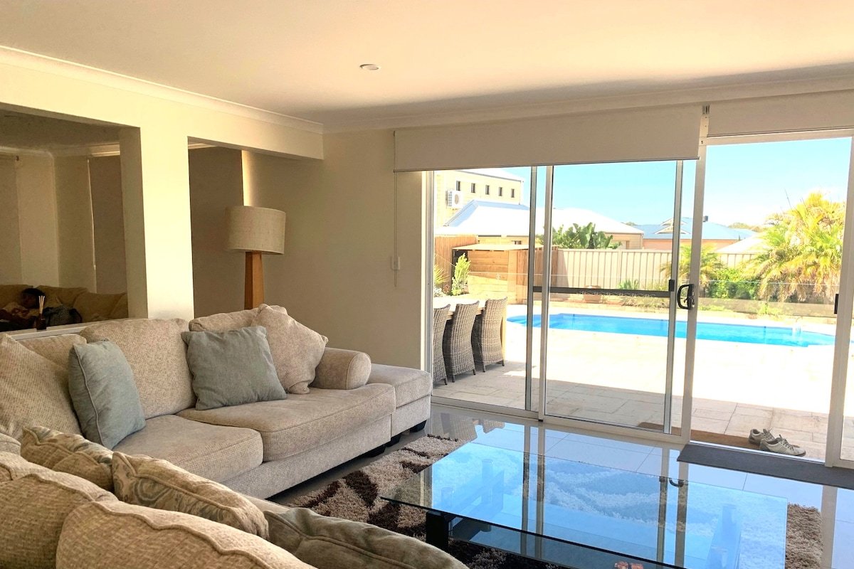 Beach House with Private Pool (Netflix & Kayo) gallery image 4