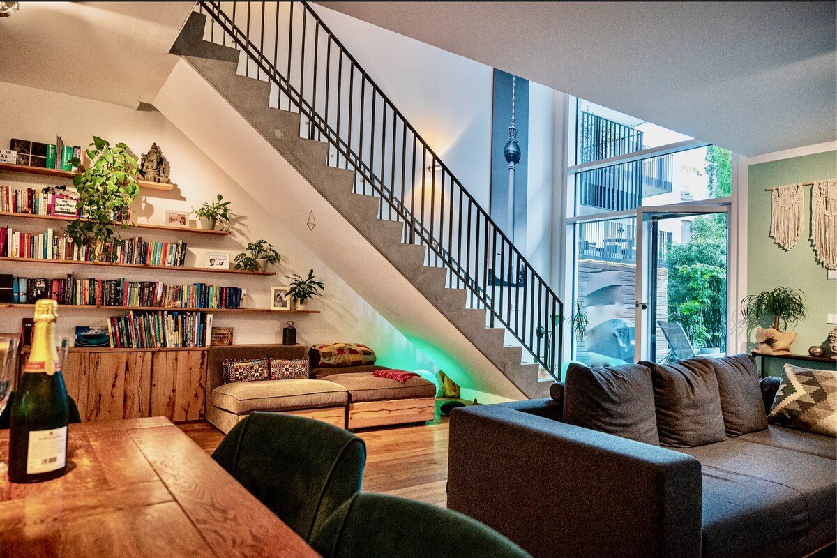 Exquisite townhouse in Berlin-Mitte! gallery image 5