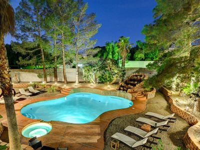 Super Private Vegas Oasis! Close to the Strip!0:)