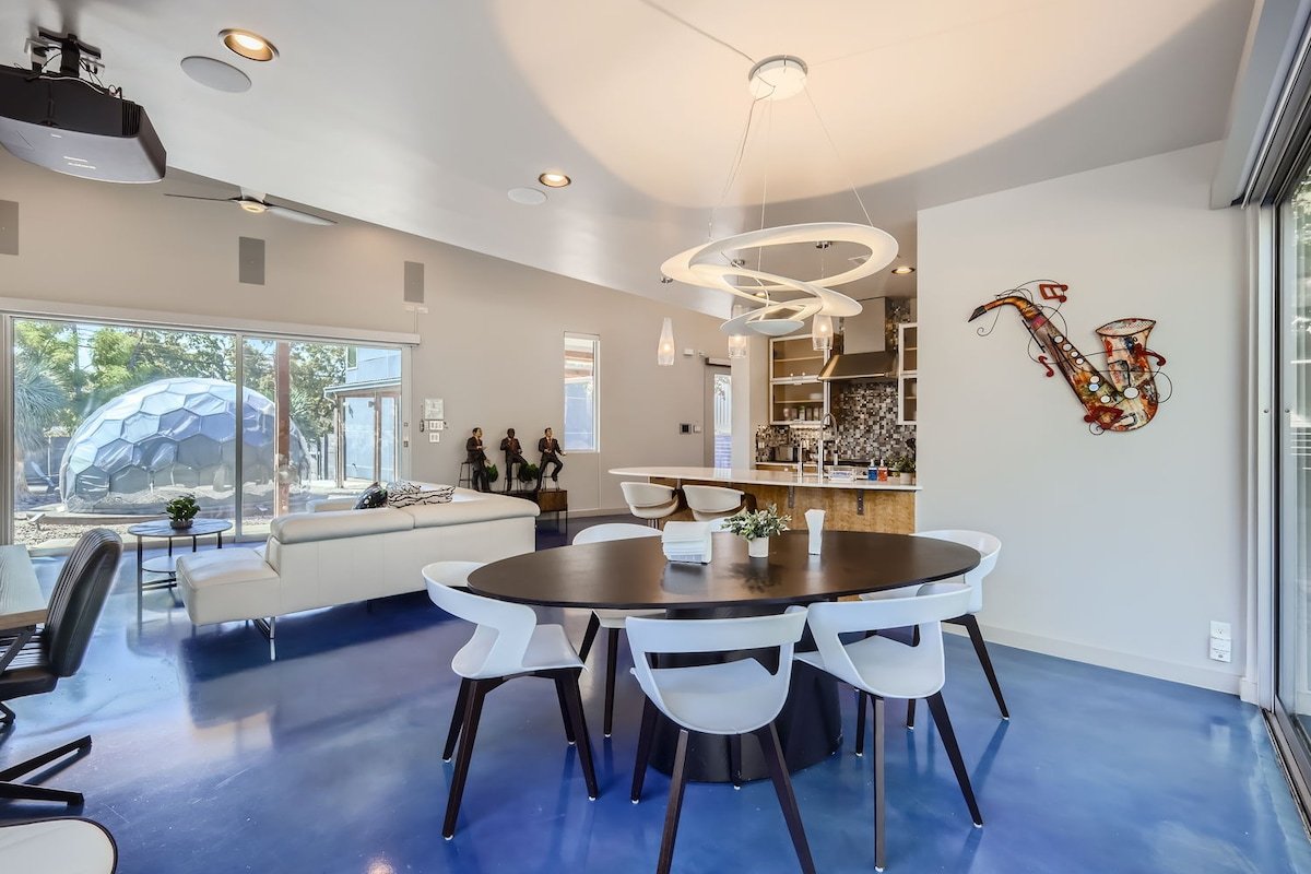 4BR, Hot Tub, Hypedome, 3-min to Downtown Austin gallery image 5