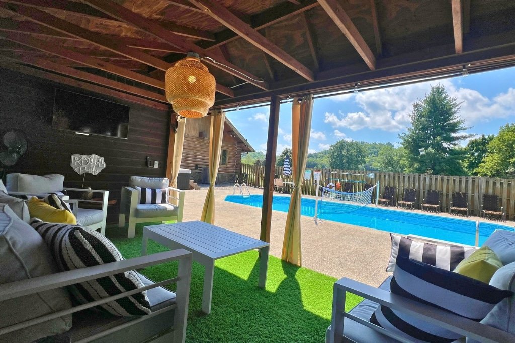 Back Porch Lodge on 5 Acres! Pool, Hot Tub, Creek! gallery image 4