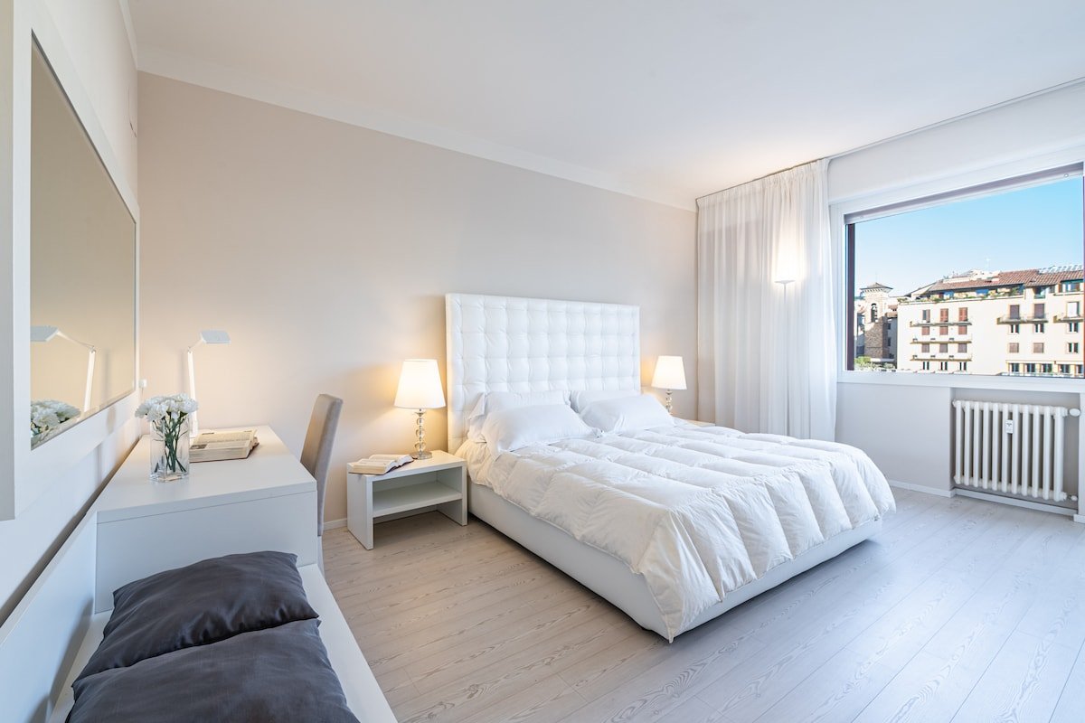 [Ponte Vecchio] Prestige and unique view gallery image 4