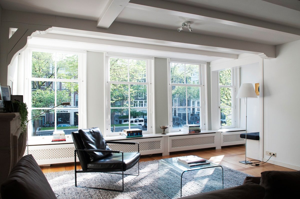 Canal house apartment in famous Jordaan district gallery image 2