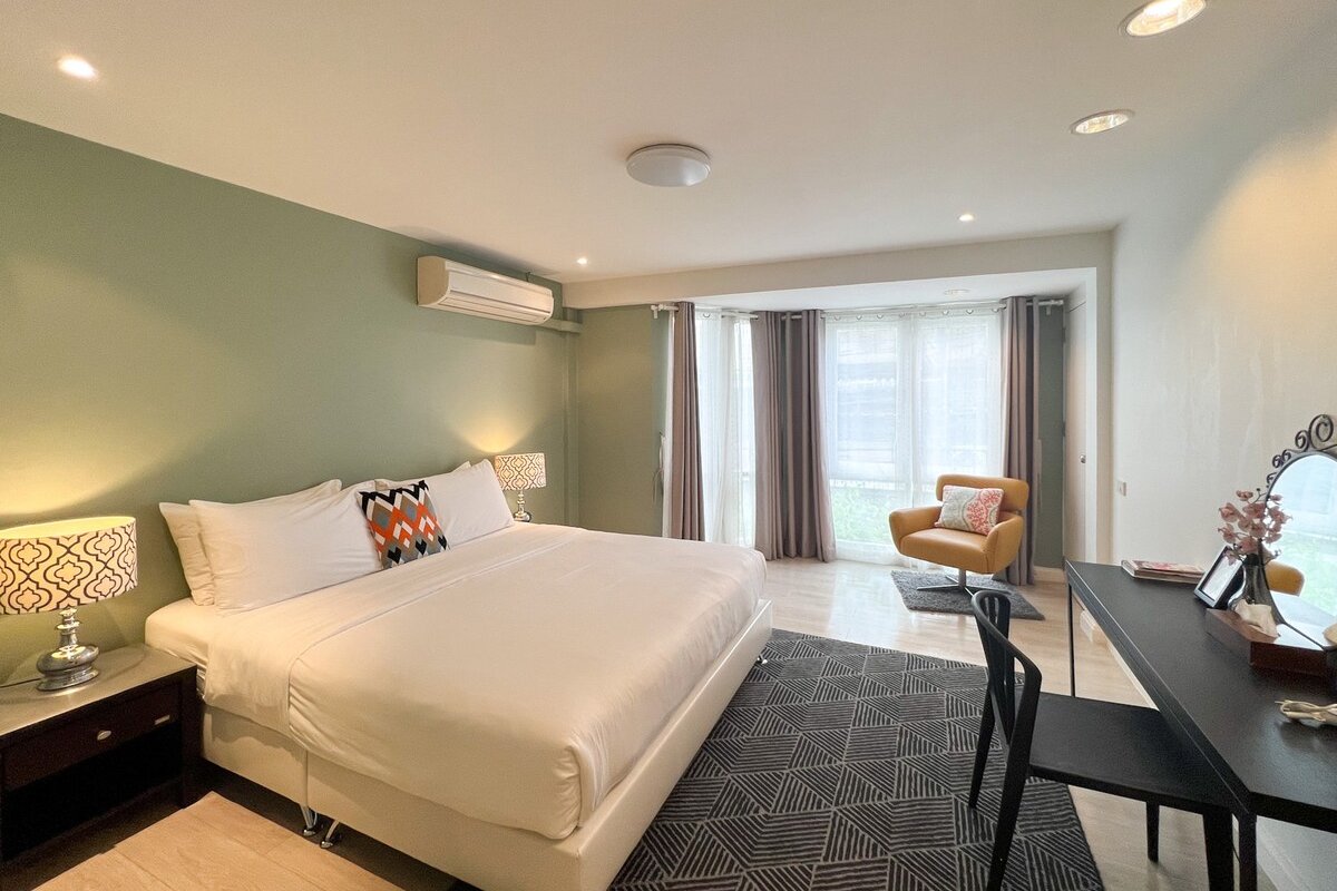 Neveu:The Duplex, 4 bedrooms Apt@MRT Sutthisan gallery image 3