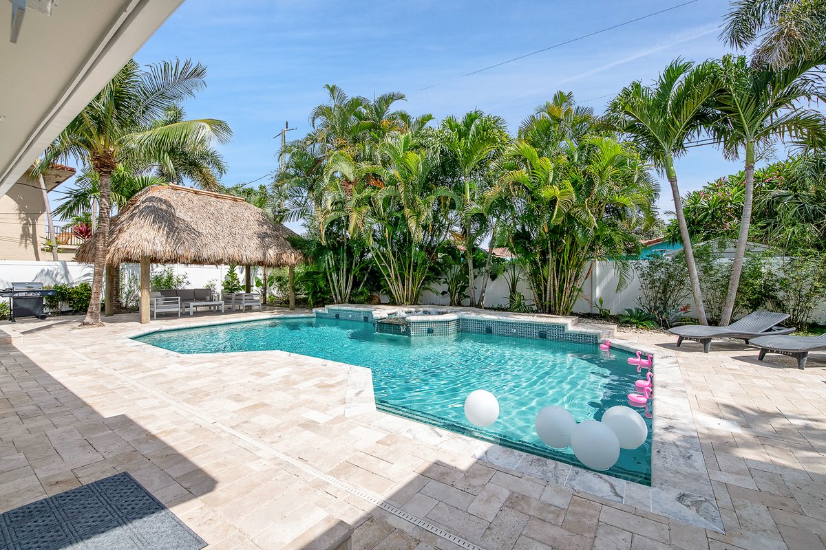 Sunny Retreat | Hot tub/heated pool | 5 min to bch