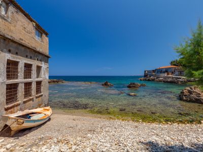 Pazzl- Rustic sea-side living
