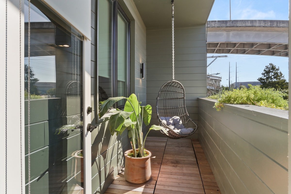 Modern Loft + Walk to The Best of NOLA! gallery image 5