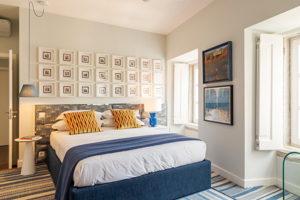 LUXURIOUS, PRIVATE GARDEN & HEATED SWIMMING POOL gallery image 4