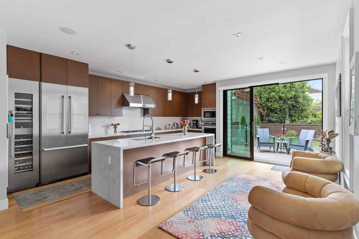 Stunning Family Luxury in Modern SF Victorian gallery image 5