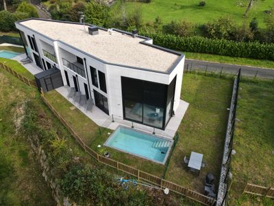 Villa nueva con piscina 4 habitaciones ESS03510