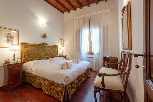 Ponte Vecchio | Oltrarno Ruby Flat gallery image 4