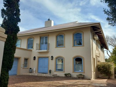 5 bedroom House & Shared Pool