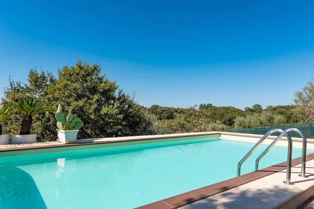 Charming Trulli with Pool for 8 people in Monopoli gallery image 3