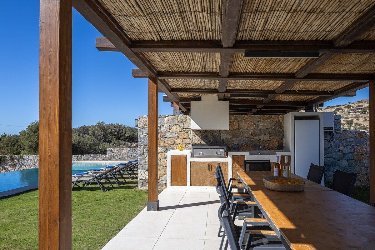 Villa Theano – Walk to the Beach & Sea View gallery image 4