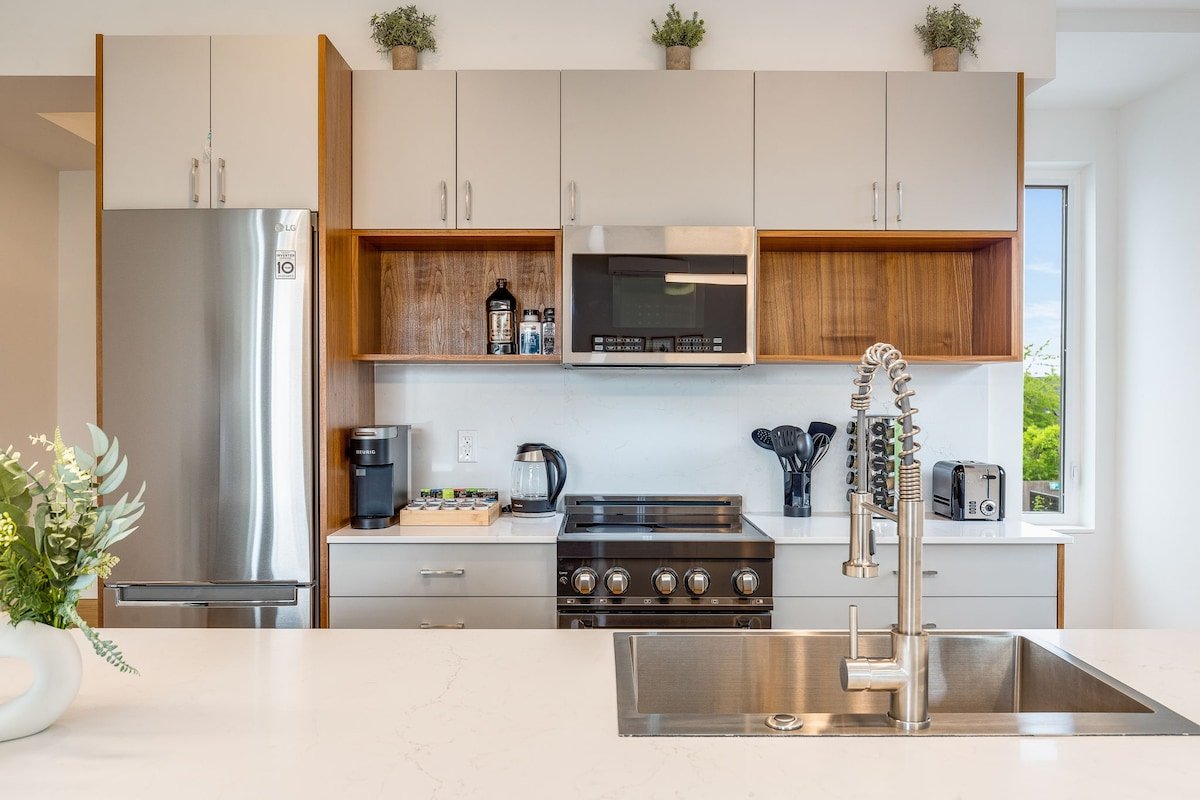 CapHill 4B4B Duplex w/roof deck Sleeps 12 gallery image 4