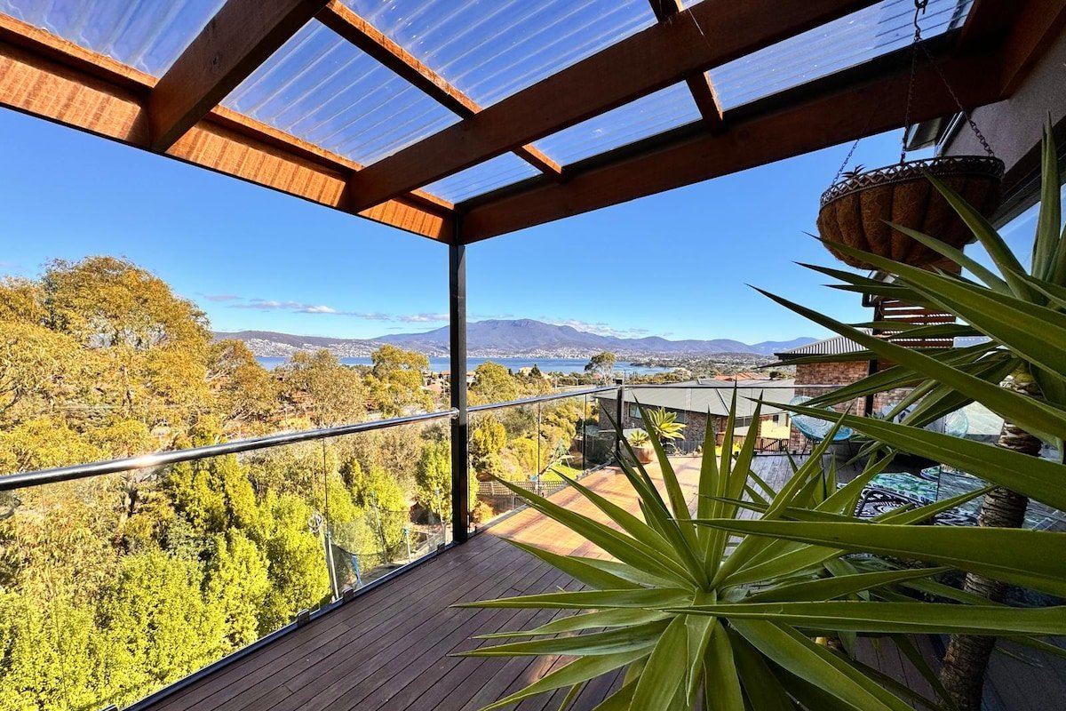 4-Bedroom Two-Storey House With Views, Near Beach gallery image 3