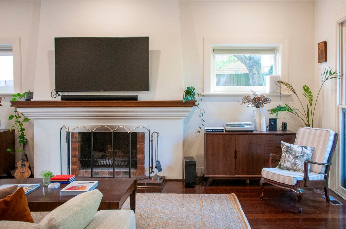 Spacious Art Deco house gallery image 4