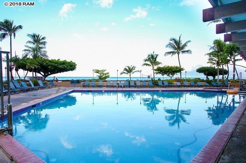 Maui Beachfront Resort 3 Bedroom Sleeps 8 gallery image 4