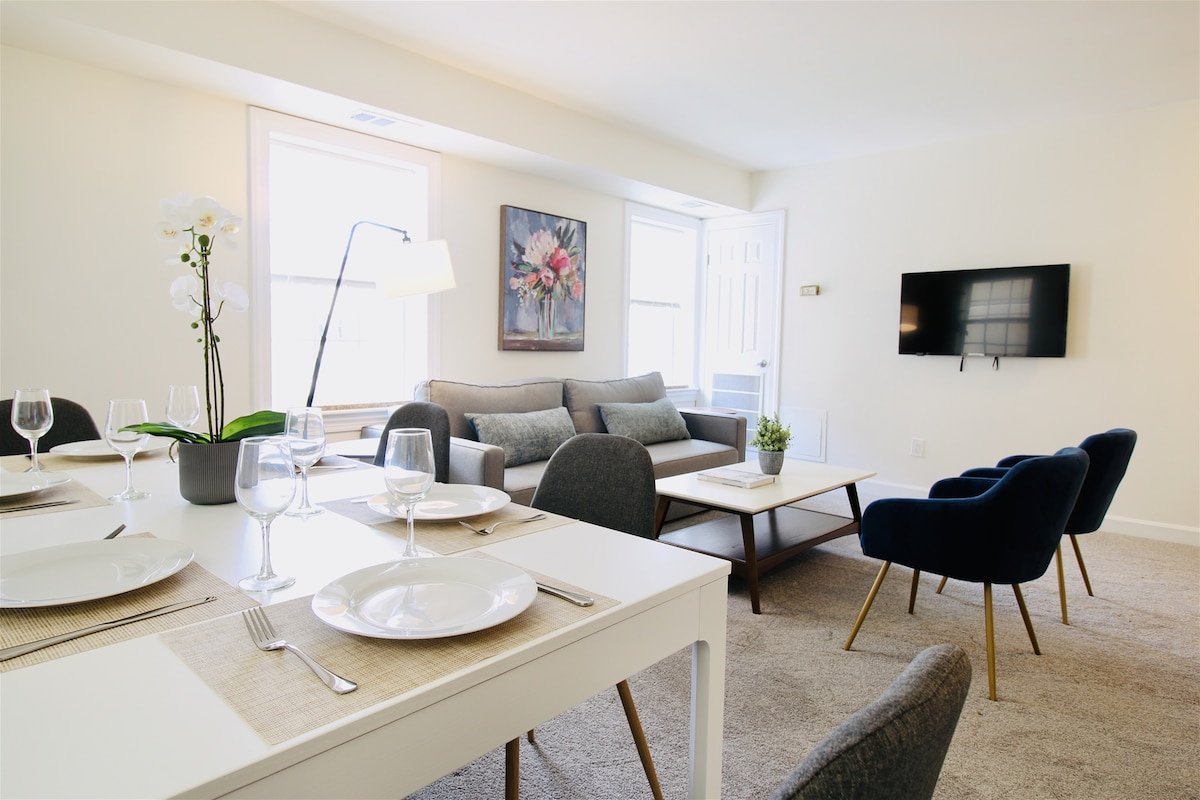 Destination Dupont – Deluxe Living, Spacious, Brig gallery image 2