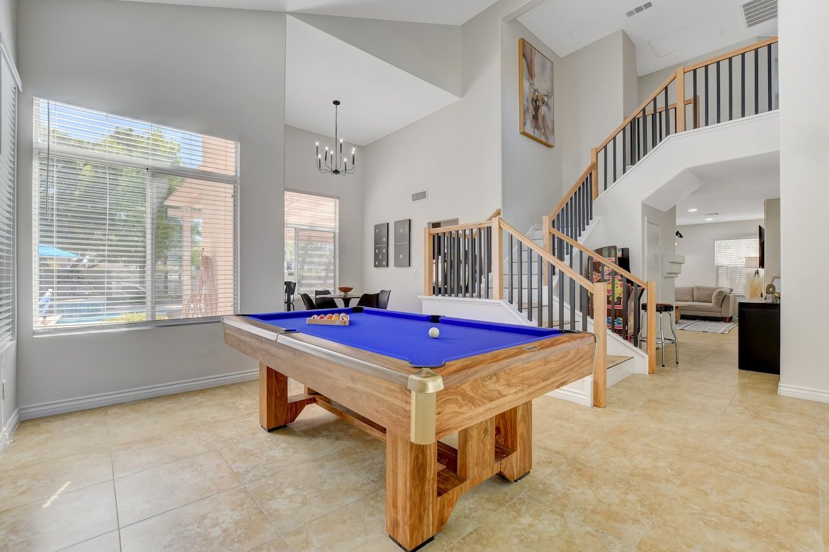 Home Rental with Backyard Pool Oasis – MTR gallery image 3