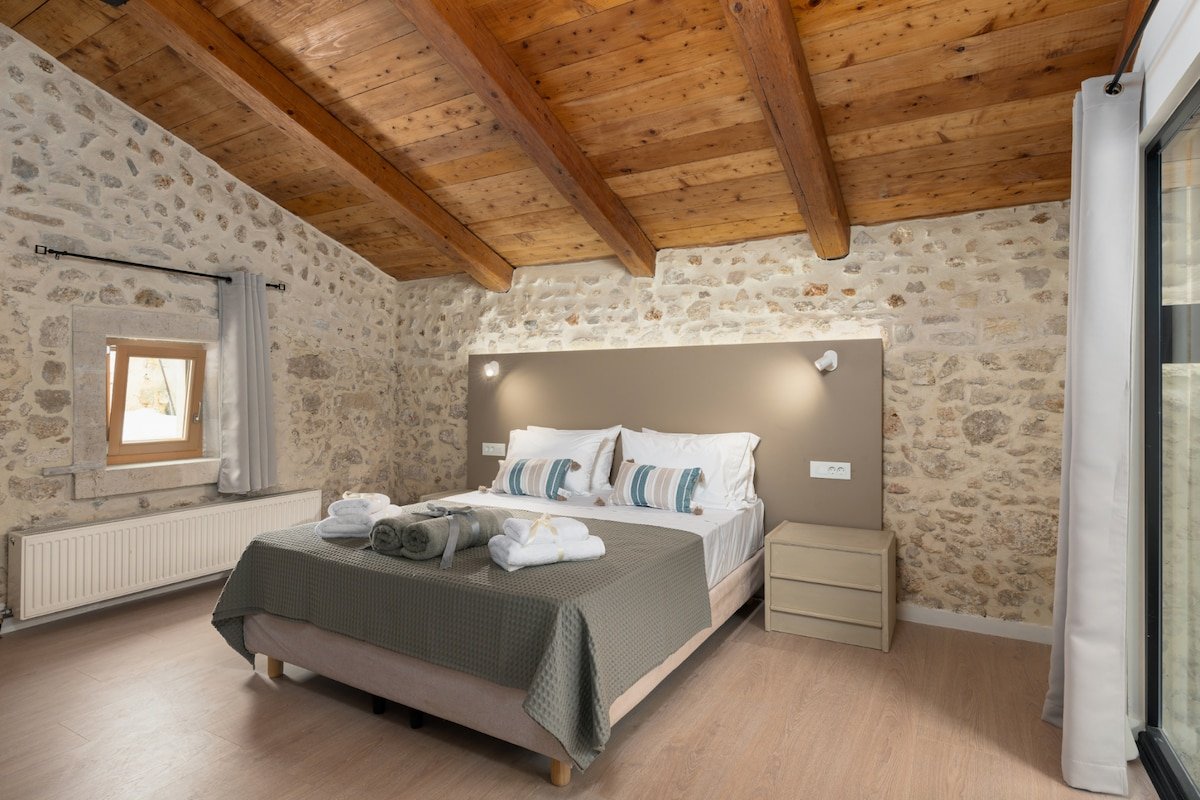 The Olive Mill Loft – Oil Mill to Lavish Leisure gallery image 5