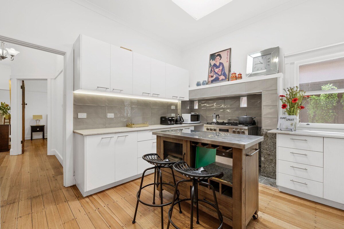 Two bedroom home with great outdoor area & parking gallery image 5