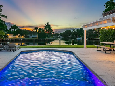 4BR Sunset Waterfront Villa w/pool and spa