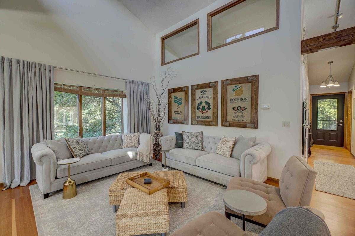 Resort LeMire Pool, hot tub and golf carts! gallery image 5