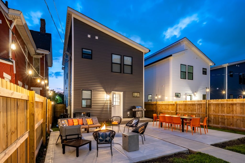 Club Columbus: Hot Tub, Game Room, Karaoke gallery image 3