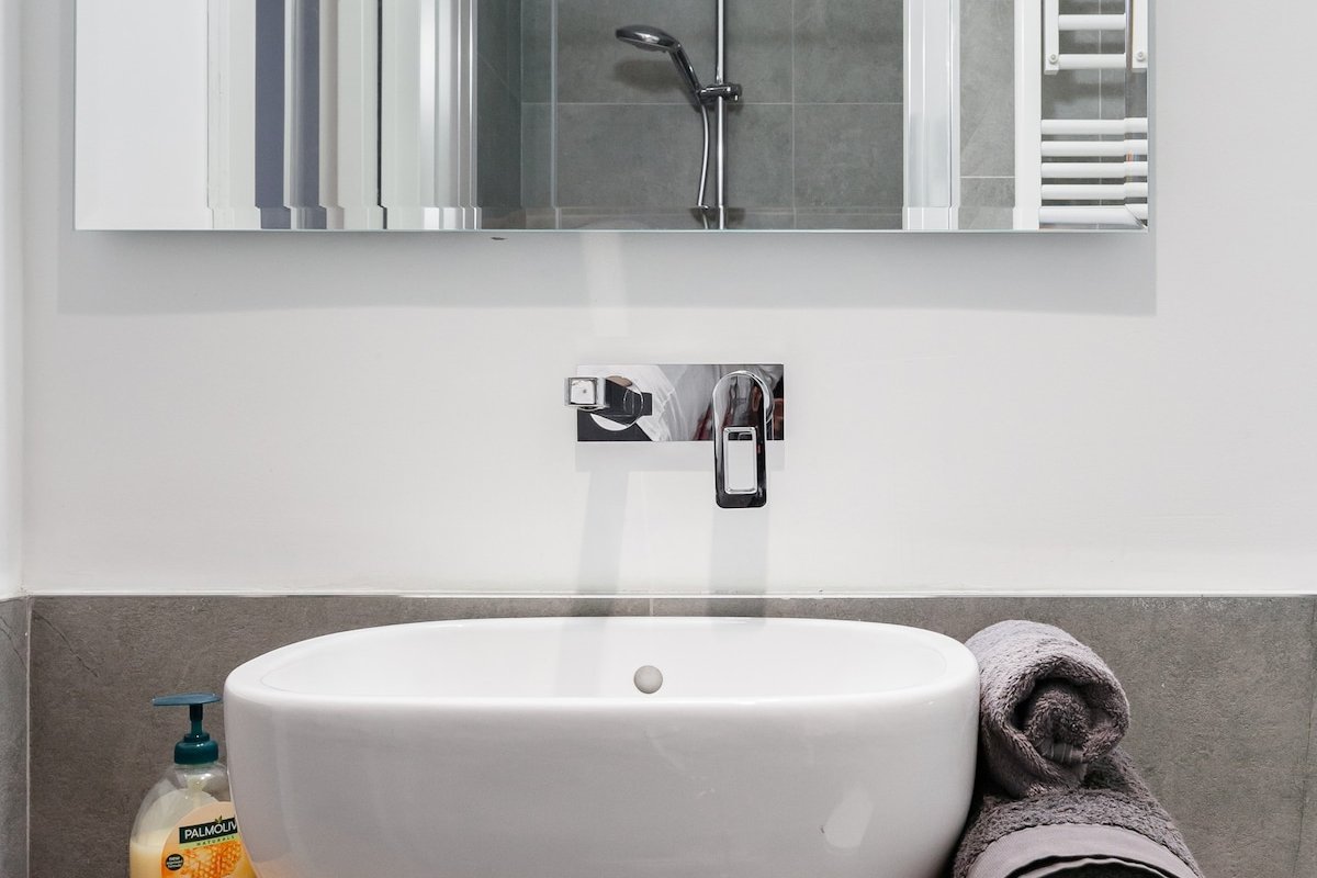 Enjoy Milan in a Cozy Flat Steps from the Duomo gallery image 3