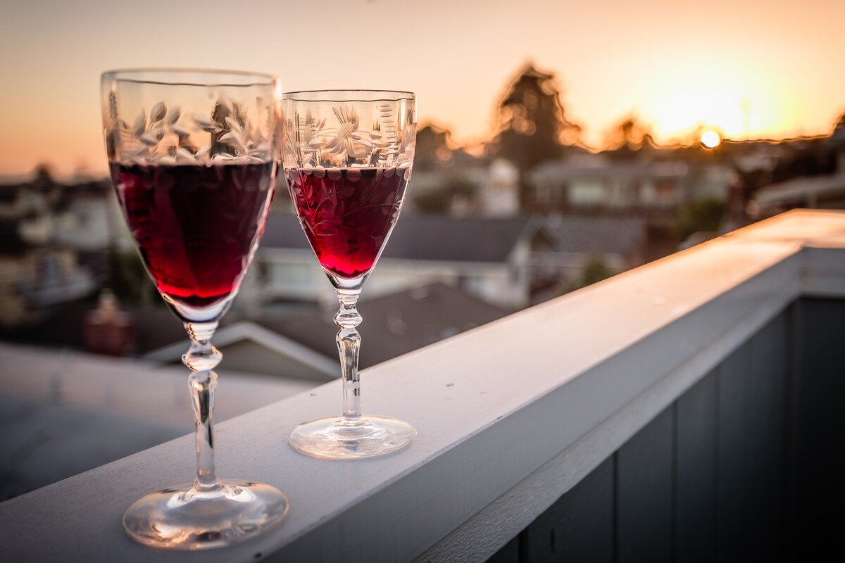 Remodeled Beach House w/Roof Top & Deck Ocean View gallery image 3