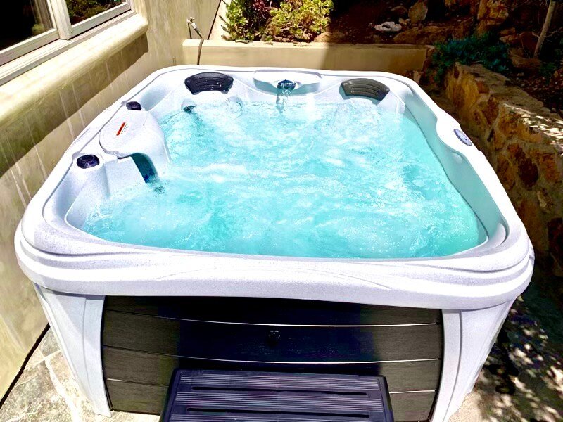 Gorgeous 4 bedroom ocean view villa with hot tub gallery image 4