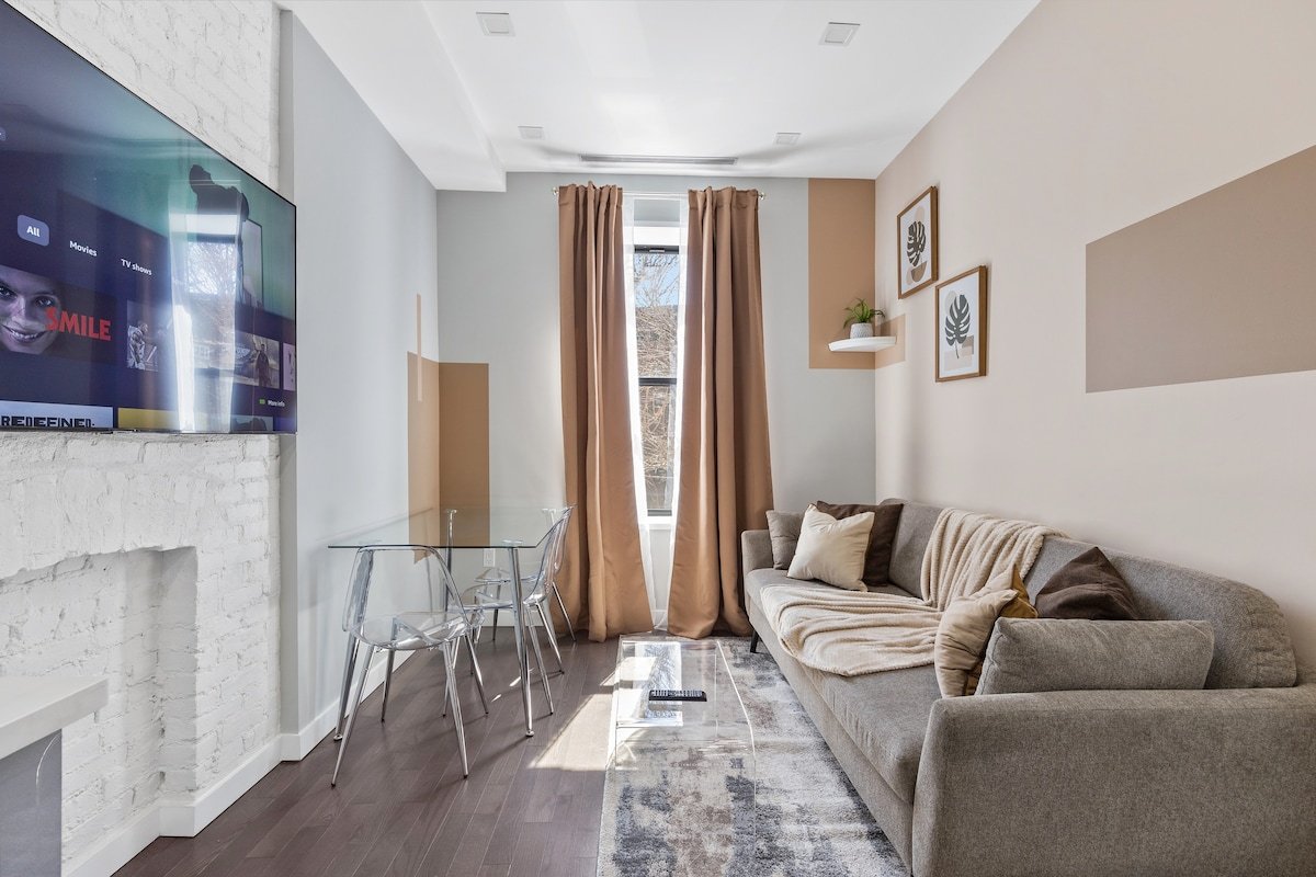 · 9 Br Triplex|1 block > Train