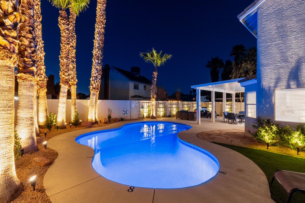 Beautiful Modern Home with Pool & Spa !:24)